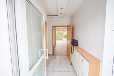 DIETZ: Großes 6-Zimmer-Familienhaus in ruhiger, zentraler Wohnlage in Dieburg! Effizienzklasse A - Diele EG (698150)