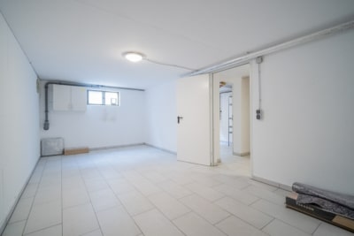 DIETZ: Großes 6-Zimmer-Familienhaus in ruhiger, zentraler Wohnlage in Dieburg! Effizienzklasse A - Lagerraum KG (698148)
