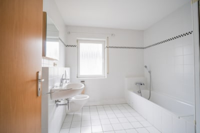 DIETZ: Großes 6-Zimmer-Familienhaus in ruhiger, zentraler Wohnlage in Dieburg! Effizienzklasse A - Tageslichtbadezimmer OG (698139)