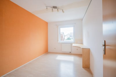 DIETZ: Großes 6-Zimmer-Familienhaus in ruhiger, zentraler Wohnlage in Dieburg! Effizienzklasse A - Schlafzimmer 2 von 4 OG (698136)