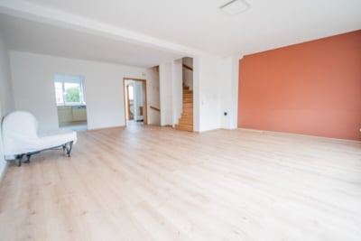DIETZ: Großes 6-Zimmer-Familienhaus in ruhiger, zentraler Wohnlage in Dieburg! Effizienzklasse A - Wohnzimmer EG (698125)