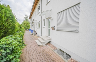 DIETZ: Großes 6-Zimmer-Familienhaus in ruhiger, zentraler Wohnlage in Dieburg! Effizienzklasse A - Eingangsbereich (698153)