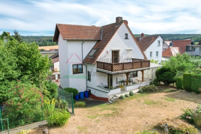 Gepflegtes 2 Familienhaus mit 2 Garagen und großem Garten in Schaafheim – Radheim! - Gartenansicht (698439)