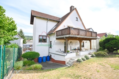 Gepflegtes 2 Familienhaus mit 2 Garagen und großem Garten in Schaafheim – Radheim! - Gartenansicht (698428)