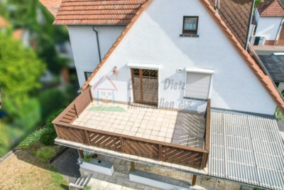 Gepflegtes 2 Familienhaus mit 2 Garagen und großem Garten in Schaafheim – Radheim! - Balkon OG (698394)
