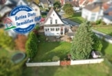 DIETZ: Tolles Einfamilienhaus mit Garten, 2 Terrassen, Doppelgarage und Keller in Großostheim! - Außenansicht