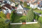 DIETZ: Tolles Einfamilienhaus mit Garten, 2 Terrassen, Doppelgarage und Keller in Großostheim! - Außenansicht