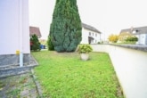 DIETZ: Tolles Einfamilienhaus mit Garten, 2 Terrassen, Doppelgarage und Keller in Großostheim! - Vorgarten