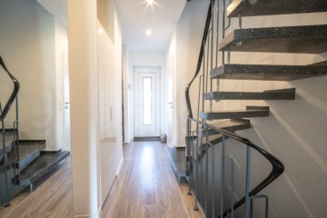 DIETZ**RESERVIERT**Top gepflegtes RMH mit Garten, Stellplatz, Garage und Solaranlage in Groß-Umstadt - Diele EG (638687)