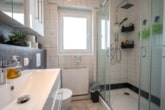 Tageslichtbadezimmer OG - Top gepflegtes RMH mit Garten, Stellplatz, Garage und Solaranlage in guter Lage von Groß-Umstadt!