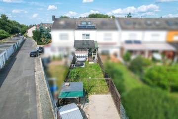 DIETZ**RESERVIERT**Top gepflegtes RMH mit Garten, Stellplatz, Garage und Solaranlage in Groß-Umstadt - Außenansicht (638682)