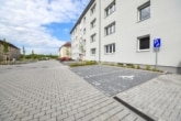 DIETZ: Vollmodernisierte 3 Zi. Wohnung mit Balkon, PKW-Stellplatz und Kellerraum! - PKW-Stellplatz