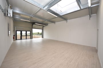 DIETZ: GEWERBEPARK 24 – Provisionsfreie 147m² große Büro oder Lagerfläche im 1. OG mit 4m Raumhöhe! - Vorderer Raum (633765)