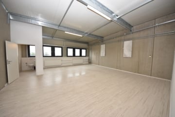 DIETZ: GEWERBEPARK 24 – Provisionsfreie 147m² große Büro oder Lagerfläche im 1. OG mit 4m Raumhöhe! - Hinterer Raum (633764)