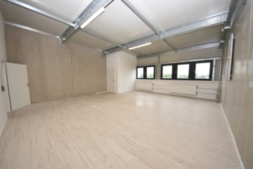DIETZ: GEWERBEPARK 24 – Provisionsfreie 147m² große Büro oder Lagerfläche im 1. OG mit 4m Raumhöhe! - hinterer Raum (633766)