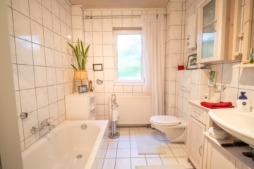 Vermietete 3-Zimmer-Wohnung mit Balkon und Stellplatz in Fränkisch-Crumbach – Ruhige Lage! - Tageslicht Badezimmer (647248)