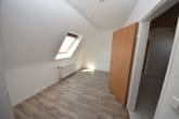 DIETZ: 3-Zimmer-Dachgeschosswohnung in ruhiger Altstadtlage von Großostheim! - Schlafzimmer 2 von 2