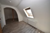 DIETZ: 3-Zimmer-Dachgeschosswohnung in ruhiger Altstadtlage von Großostheim! - Schlafzimmer 2 von 2