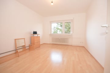DIETZ: 2 Zimmerwohnung mit Einbauküche, modernem Wannenbad, KFZ-Stellplatz in Dieburg! - Schlafzimmer 1 von 1 (657273)