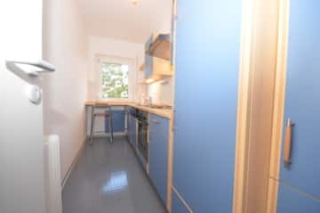 DIETZ: 2 Zimmerwohnung mit Einbauküche, modernem Wannenbad, KFZ-Stellplatz in Dieburg! - Einbauküche inklusive (657275)