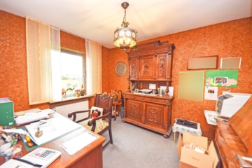 DIETZ: Aussiedlerhof mit großzügigem Wohnhaus und Nebengebäuden in Babenhausen auf über 1,1 ha! - Schlafzimmer 3 Büro (665702)