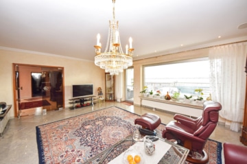 DIETZ: Aussiedlerhof mit großzügigem Wohnhaus und Nebengebäuden in Babenhausen auf über 1,1 ha! - Wohnbereich (665690)