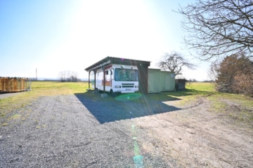 DIETZ: Aussiedlerhof mit großzügigem Wohnhaus und Nebengebäuden in Babenhausen auf über 1,1 ha! - Carport LKW (665689)