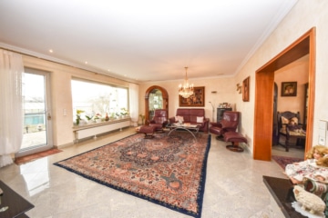 DIETZ: Aussiedlerhof mit großzügigem Wohnhaus und Nebengebäuden in Babenhausen auf über 1,1 ha! - Wohnbereich (665691)