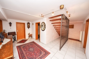 DIETZ: Aussiedlerhof mit großzügigem Wohnhaus und Nebengebäuden in Babenhausen auf über 1,1 ha! - Diele UG (665706)