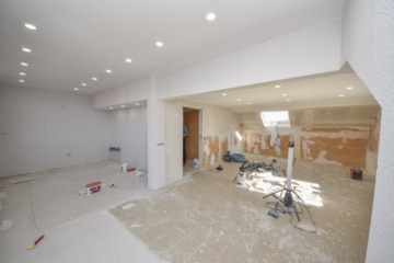 DIETZ: Sanierte und großzügige 2-Zimmer-Dachwohnung mit Toller Gaube und Dachterrasse – Randlage! - Wohn- und Esszimmer (676784)