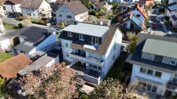 DIETZ: Sanierte und großzügige 2-Zimmer-Dachwohnung mit Toller Gaube und Dachterrasse – Randlage! - Dachwohnung mit Gaube (676782)