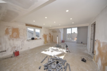 DIETZ: Sanierte und großzügige 2-Zimmer-Dachwohnung mit Toller Gaube und Dachterrasse – Randlage! - Wohn- und Esszimmer (676787)