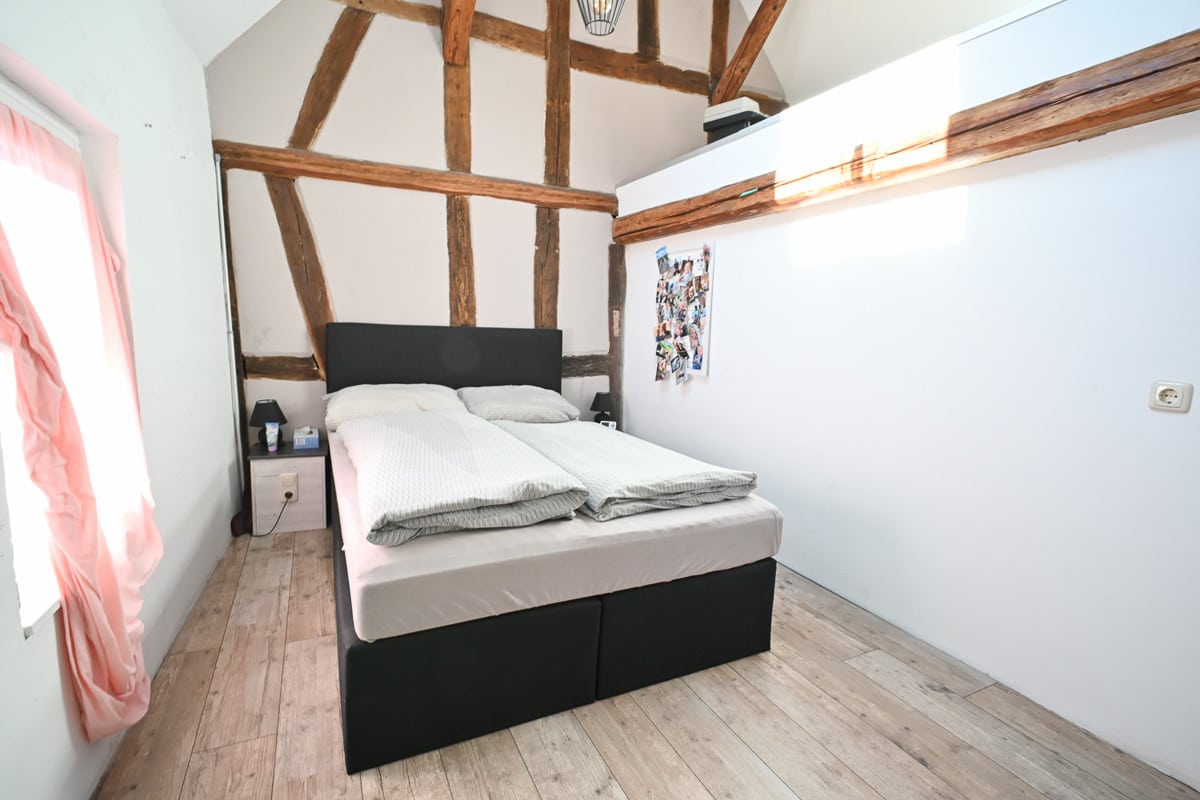 Schlafzimmer 1