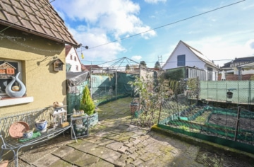 DIETZ: 2-Familienwohnhaushaus mit ausgebauten Dachgeschoss – Zentrale Lage im Mischgebiet! - Hinteransicht (664228)