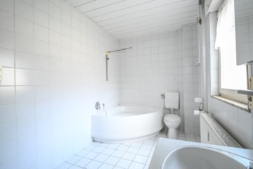 DIETZ: 2-Familienwohnhaushaus mit ausgebauten Dachgeschoss – Zentrale Lage im Mischgebiet! - Tageslichtbad EG (664240)