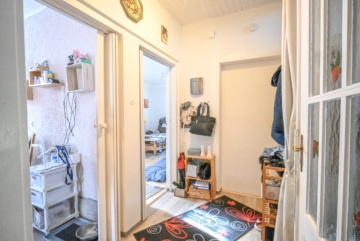 DIETZ: 2-Familienwohnhaushaus mit ausgebauten Dachgeschoss – Zentrale Lage im Mischgebiet! - Diele OG (664245)