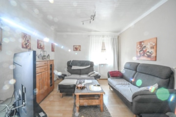 DIETZ: 2-Familienwohnhaushaus mit ausgebauten Dachgeschoss – Zentrale Lage im Mischgebiet! - Wohnzimmer OG (664252)