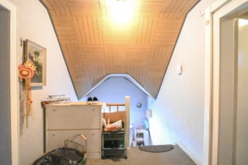 DIETZ: 2-Familienwohnhaushaus mit ausgebauten Dachgeschoss – Zentrale Lage im Mischgebiet! - Diele DG (664256)