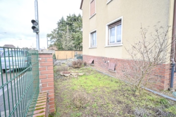 DIETZ: 2-Familienwohnhaushaus mit ausgebauten Dachgeschoss – Zentrale Lage im Mischgebiet! - Vorgarten (664226)