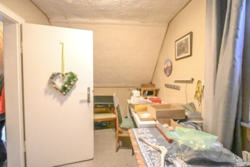 DIETZ: 2-Familienwohnhaushaus mit ausgebauten Dachgeschoss – Zentrale Lage im Mischgebiet! - Schlafzimmer 2 von 2 DG (664261)