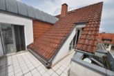 Dachterrasse - DIETZ: Gepflegte und moderne 3-Zimmer-Wohnung mit großer Dachterrasse, Einbauküche, Wanne + Dusche!