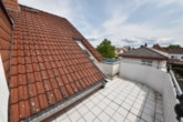 Dachterrasse - DIETZ: Gepflegte und moderne 3-Zimmer-Wohnung mit großer Dachterrasse, Einbauküche, Wanne + Dusche!