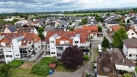 Außenansicht - DIETZ: Gepflegte und moderne 3-Zimmer-Wohnung mit großer Dachterrasse, Einbauküche, Wanne + Dusche!