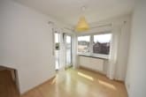 Dachterrassenzugang - DIETZ: Gepflegte und moderne 3-Zimmer-Wohnung mit großer Dachterrasse, Einbauküche, Wanne + Dusche!