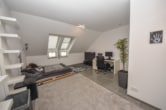 Schlafzimmer 1 von 2 - DIETZ: Moderne 3-Zimmer-Wohnung in Dieburg! mit 2 Tiefgaragenstellplätzen und sonnigem Balkon!