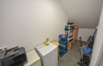 DIETZ: Moderne 3-Zimmer-Wohnung in Dieburg! mit 2 Tiefgaragenstellplätzen und sonnigem Balkon! - Hauswirtschaftsraum (678739)