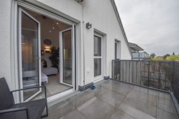 DIETZ: Moderne 3-Zimmer-Wohnung in Dieburg! mit 2 Tiefgaragenstellplätzen und sonnigem Balkon! - Balkon (678731)