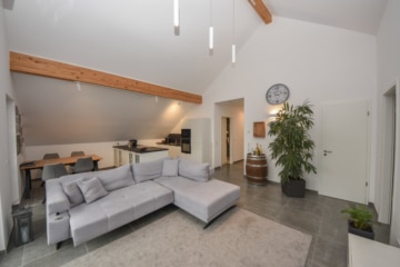 DIETZ: Moderne 3-Zimmer-Wohnung in Dieburg! mit 2 Tiefgaragenstellplätzen und sonnigem Balkon! - Wohn- und Essbereich (678728)