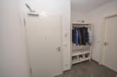 Flur / Garderobe - DIETZ: Moderne 3-Zimmer-Wohnung in Dieburg! mit 2 Tiefgaragenstellplätzen und sonnigem Balkon!