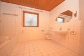 DIETZ: Großzügige Doppelhaushälfte mit Einbauküche + DoppelCarport in Babenhäuser Bestlage! - Tageslichtbad